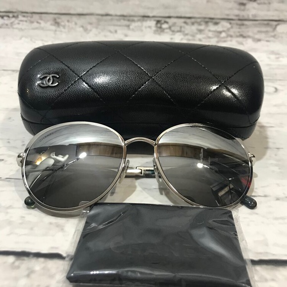 Chanel mirror sunglasses, like new! main image 3